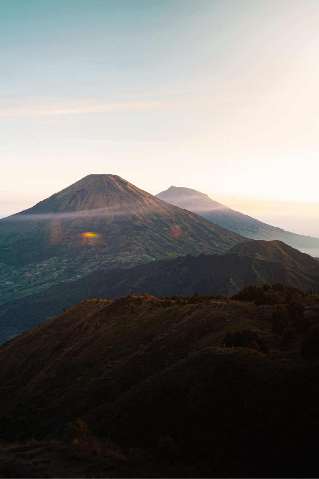 View megah Gunung Sindoro dan Gunung Kembang
